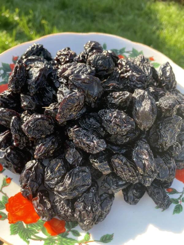 Салат с черносливом и орехами