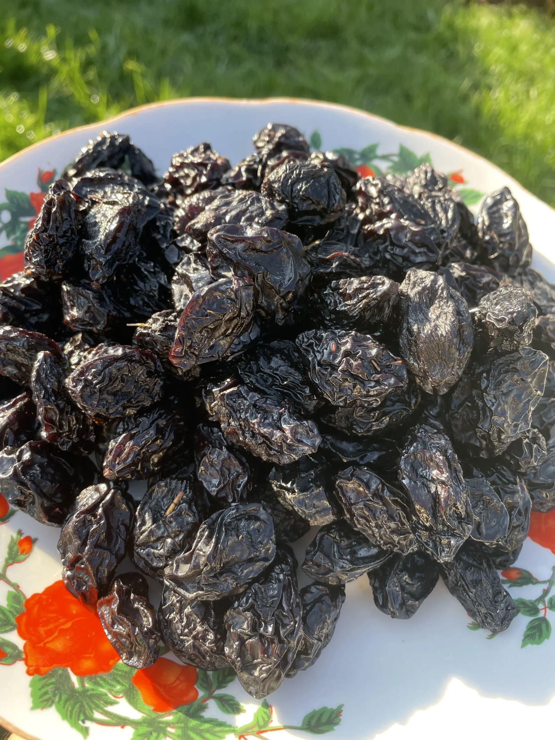 Салат с черносливом и орехами